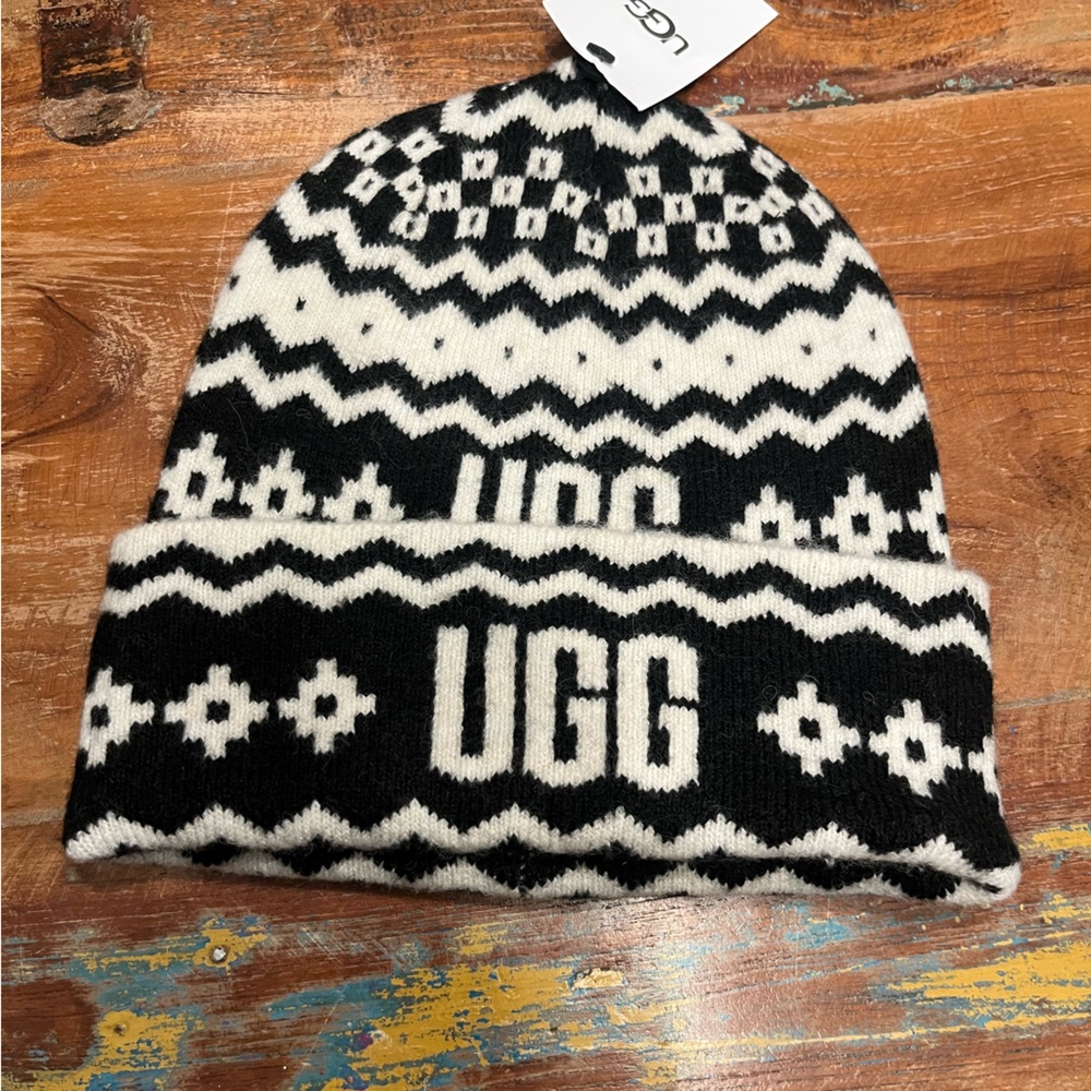 NWT UGGisle Beanie